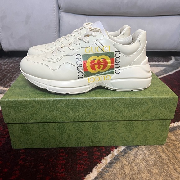 Gucci - Picture 1 of 8